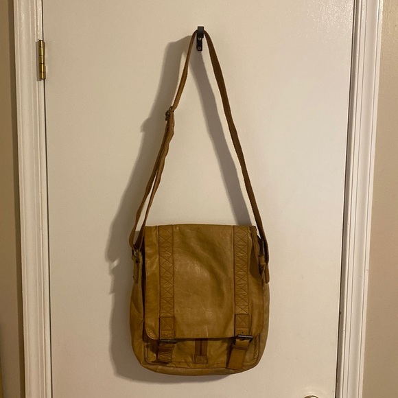 Wilson’s Leather Tan Messenger Bag - Picture 1 of 5